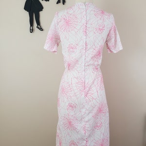 Vintage 1950's Floral Dress / 60s Pink Atomic Spiral Day Dress S image 7