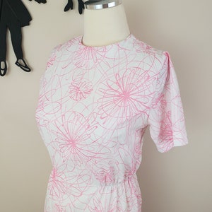 Vintage 1950's Floral Dress / 60s Pink Atomic Spiral Day Dress S image 8