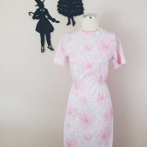 Vintage 1950's Floral Dress / 60s Pink Atomic Spiral Day Dress S image 10