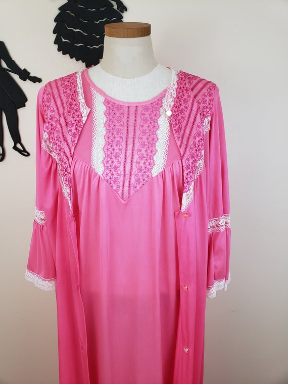 Vintage 1960's Hot Pink Floral Nightgown Set / 60… - image 4