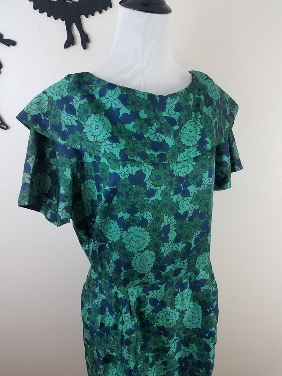 Vintage 1950's Day Dress / 50s Floral Print Dress