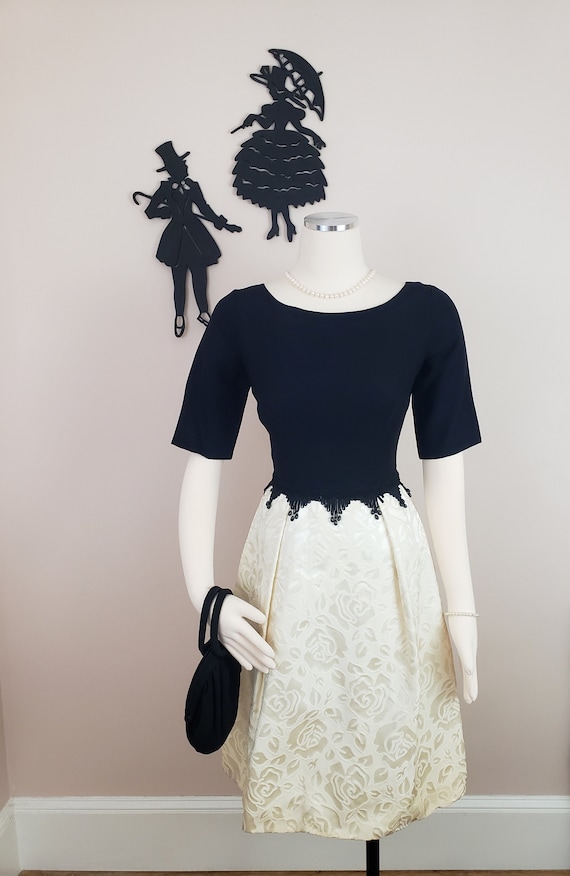 formal dress black white short Short V Neck White Prom Dresses with Black Lace, Short Lace Homecoming –  jbydress main image 0