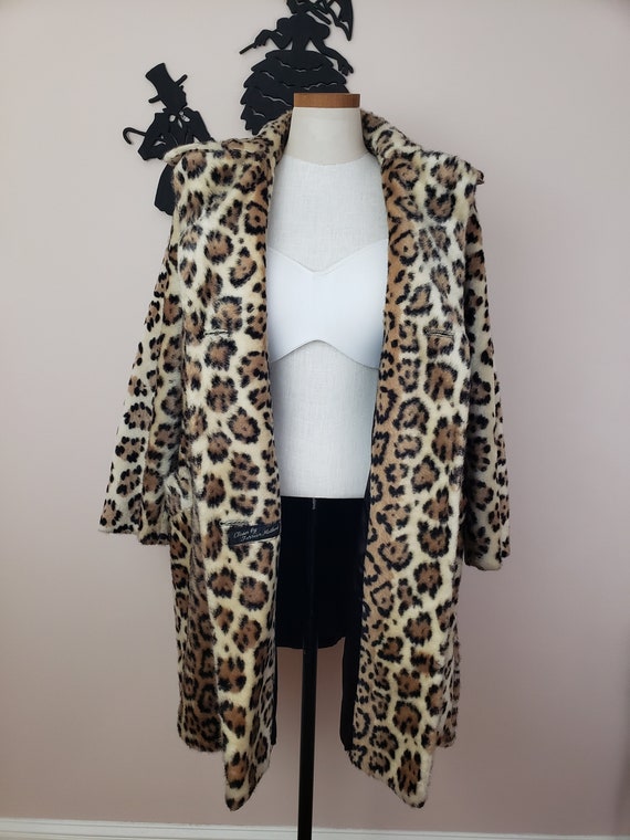 Vintage 1960s Leopard Coat / 70s Leopard Jacket O… - image 7