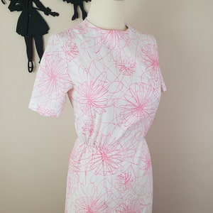Vintage 1950's Floral Dress / 60s Pink Atomic Spiral Day Dress S image 2