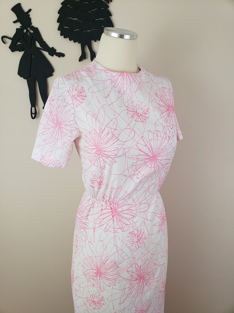 Vintage 1950's Floral Dress / 60s Pink Atomic Spiral Day Dress S image 2