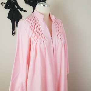 Vintage 1970's Wild Crest House Coat / 80s Pink Robe Nightgown S/M image 1