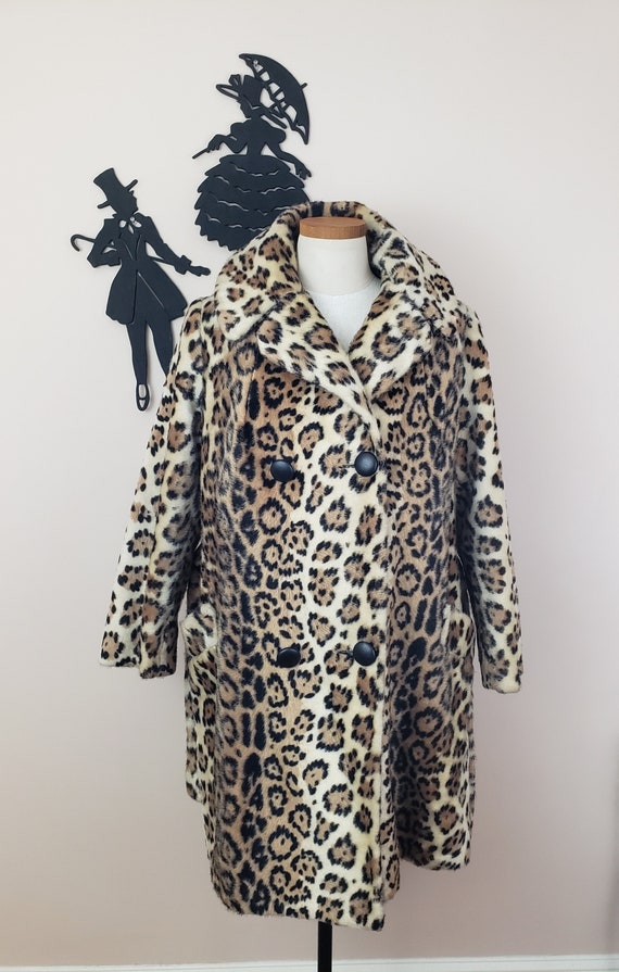 Vintage 1960s Leopard Coat / 70s Leopard Jacket O… - image 2