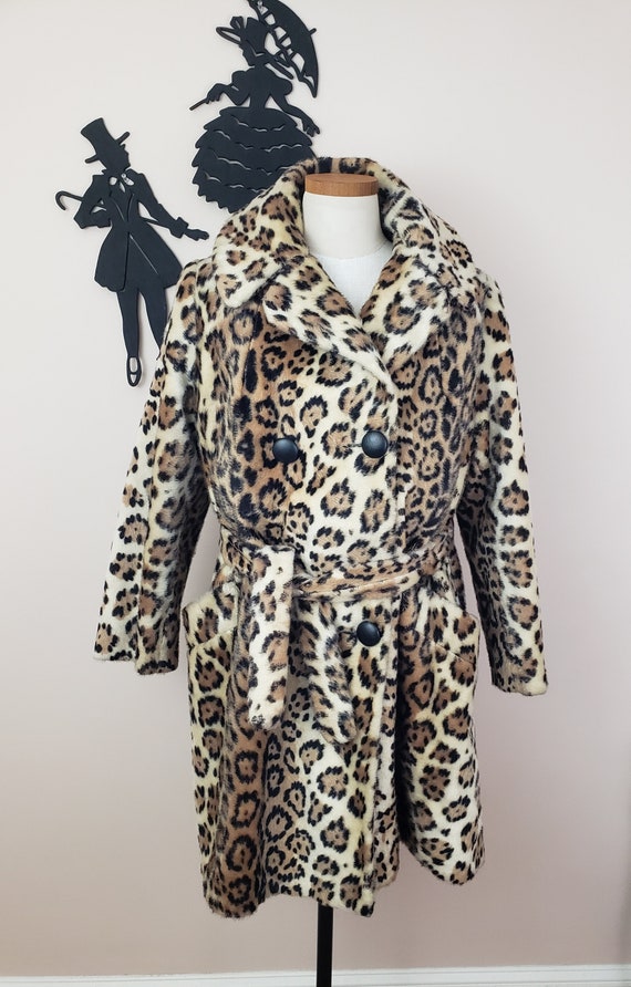 Vintage 1960s Leopard Coat / 70s Leopard Jacket O… - image 3