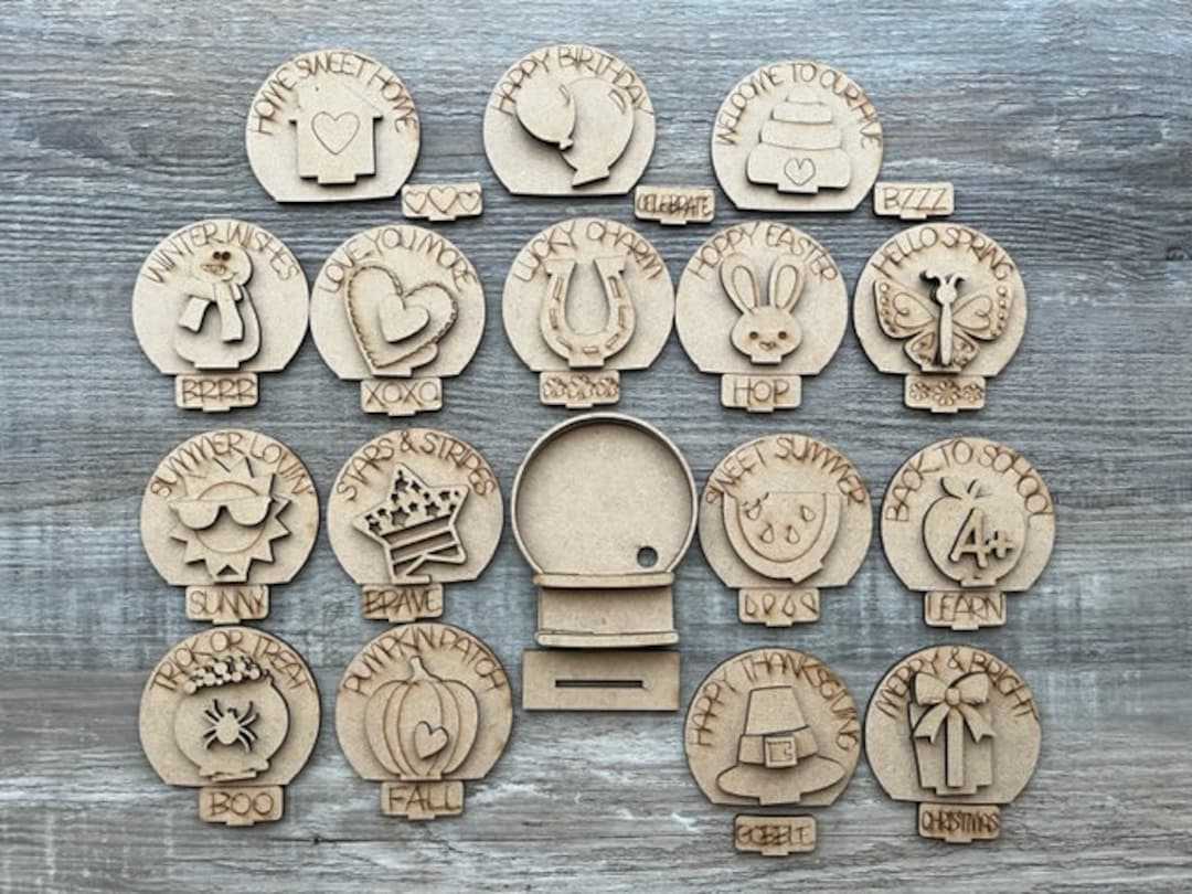 Mini Snow Globes / Mini Holiday Snow Globes/ Seasonal Mini Snow Globes