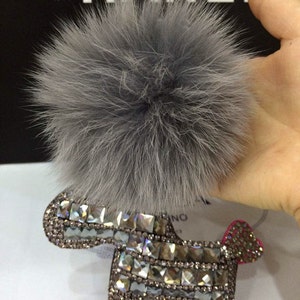 Süßer Anmial Form Schlüsselanhänger Grau Pom Poms Schlüsselanhänger Little Horse Dolls Geldbörse Charm Handtasche Charm Tote Accessoire Lanyard
