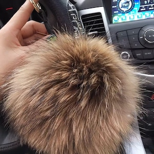 Natural Brown Genuine Fur Key chains Large Plush Ball Bag Charm Tote Handbag Fashion Accessories Purse Bag Bugs charm Puffs Pom Pom