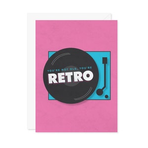 Vous n'êtes pas vieux, vous êtes rétro carte d'anniversaire - tourne-disque rétro vintage nostalgie vieillesse grand-parent - A7 5 x 7 avec enveloppe