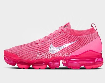 hot pink nike shoes womens
