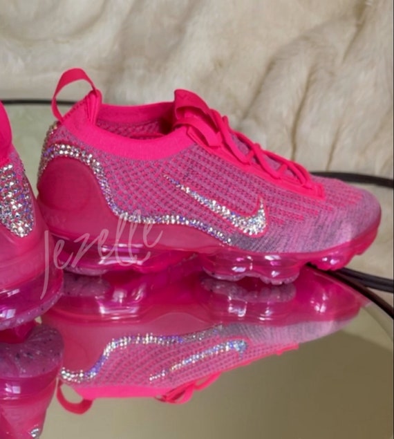 highlighter pink vapormax