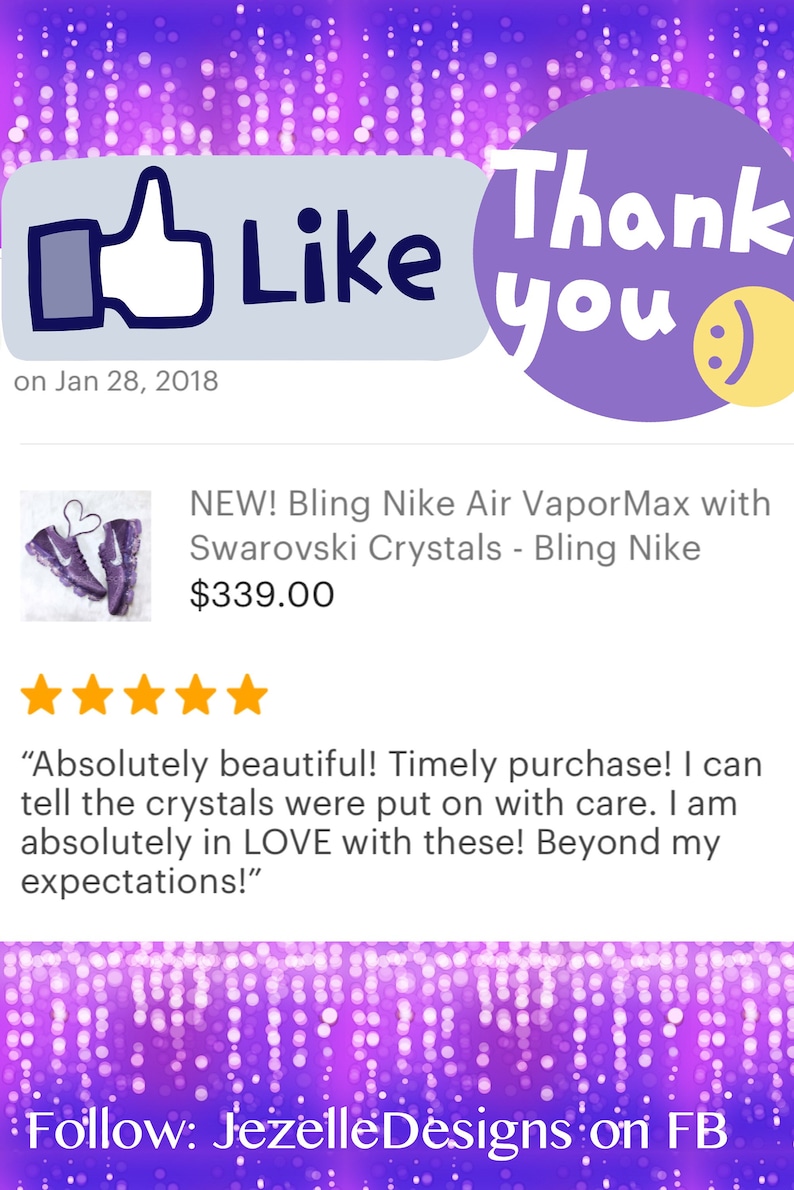 Puede incluir: Zapatillas Nike Air VaporMax moradas con cristales de Swarovski. Las zapatillas tienen un charm en forma de coraz&oacute;n en los cordones. La imagen incluye una rese&ntilde;a de cinco estrellas y el texto "&iexcl;Absolutamente hermosas! &iexcl;Compra oportuna! Puedo decir que los cristales fueron puestos con cuidado. &iexcl;Estoy absolutamente enamorada de estas zapatillas! &iexcl;M&aacute;s all&aacute; de mis expectativas!"