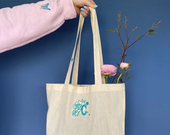 Embroidered initial tote with mini bee strap - bridesmaid gift, gifts for bridesmaid, hen do gift, custom initial tote bag, personalised bag