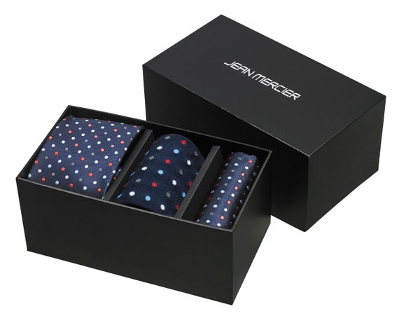 matching tie pocket square and socks