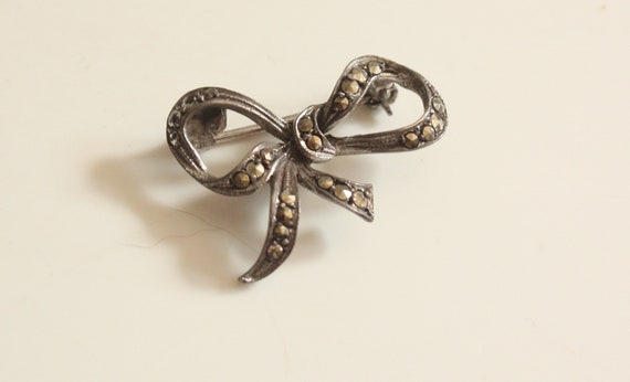 Vintage 1930's Brooch, Bow Brooch, 30's Bow Brooc… - image 1