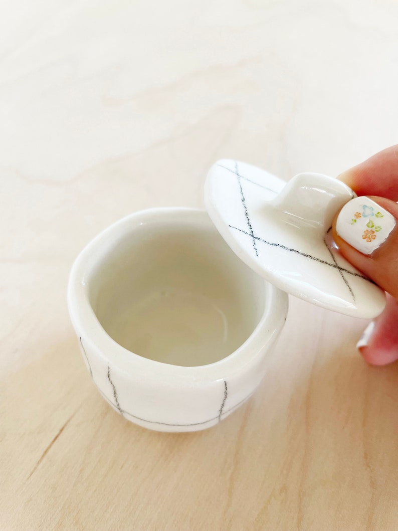 Little ceramic white porcelain pot with lid, black pencil grid pattern, jewellery, earring holder / sugar, salt pot image 2