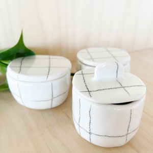 Little ceramic white porcelain pot with lid, black pencil grid pattern, jewellery, earring holder / sugar, salt pot image 8