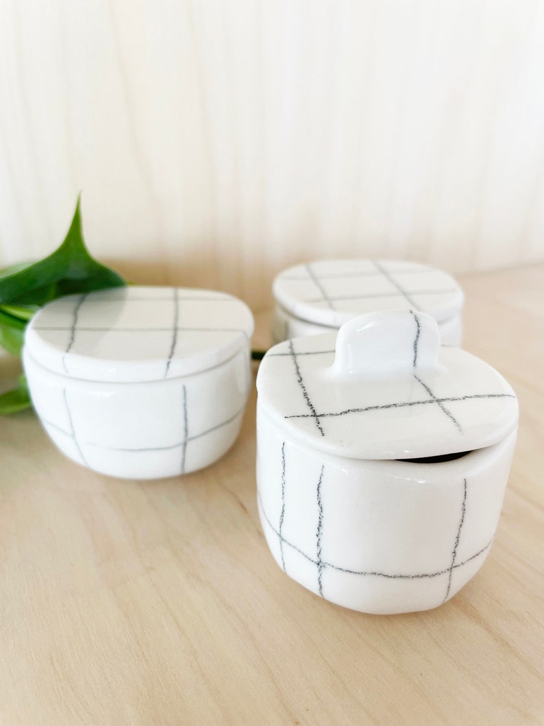 Little ceramic white porcelain pot with lid, black pencil grid pattern, jewellery, earring holder / sugar, salt pot image 8