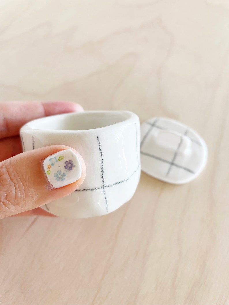 Little ceramic white porcelain pot with lid, black pencil grid pattern, jewellery, earring holder / sugar, salt pot image 5