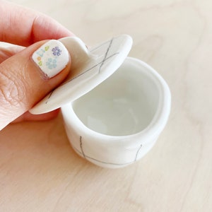 Little ceramic white porcelain pot with lid, black pencil grid pattern, jewellery, earring holder / sugar, salt pot image 6