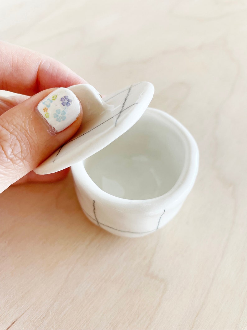 Little ceramic white porcelain pot with lid, black pencil grid pattern, jewellery, earring holder / sugar, salt pot image 6