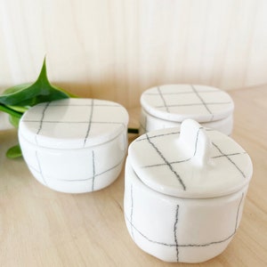 Little ceramic white porcelain pot with lid, black pencil grid pattern, jewellery, earring holder / sugar, salt pot image 7