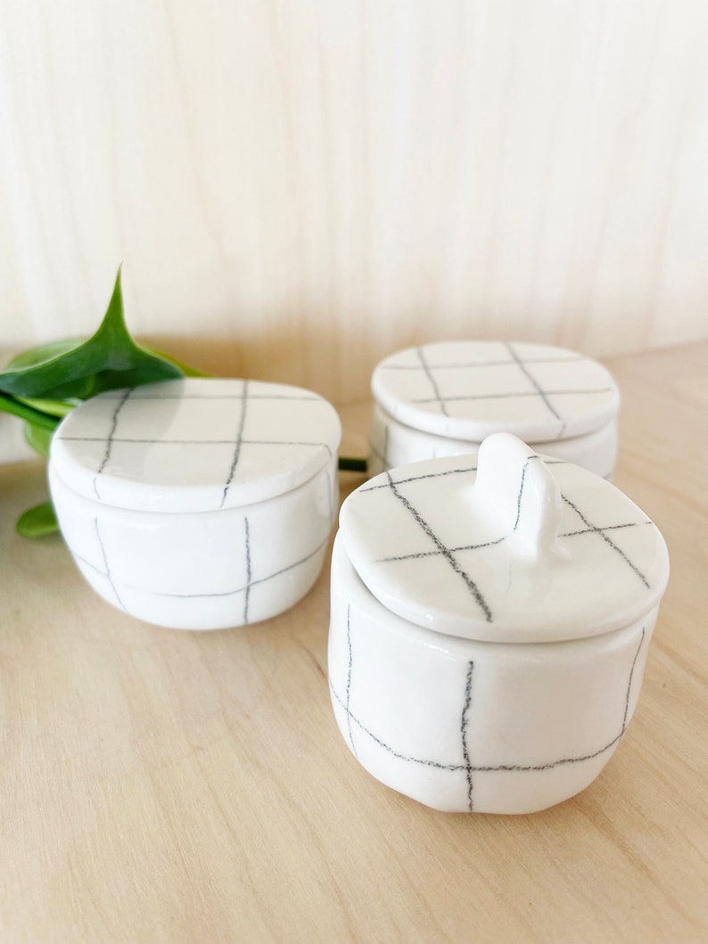 Little ceramic white porcelain pot with lid, black pencil grid pattern, jewellery, earring holder / sugar, salt pot image 7