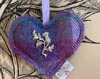 Cuore in Harris Tweed scozzese profumato alla lavanda con dettaglio a cardo