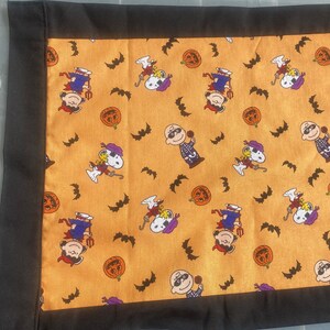 リバーシブル テーブルランナー タンジェリン オレンジ トリック オア トリート ハロウィン スヌーピー チャーリー ブラウン リネン