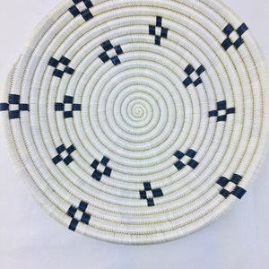 Panier Africain tissé à la main en fibre végétale de sisal - Panier à suspendre décoration murale Blanc noir