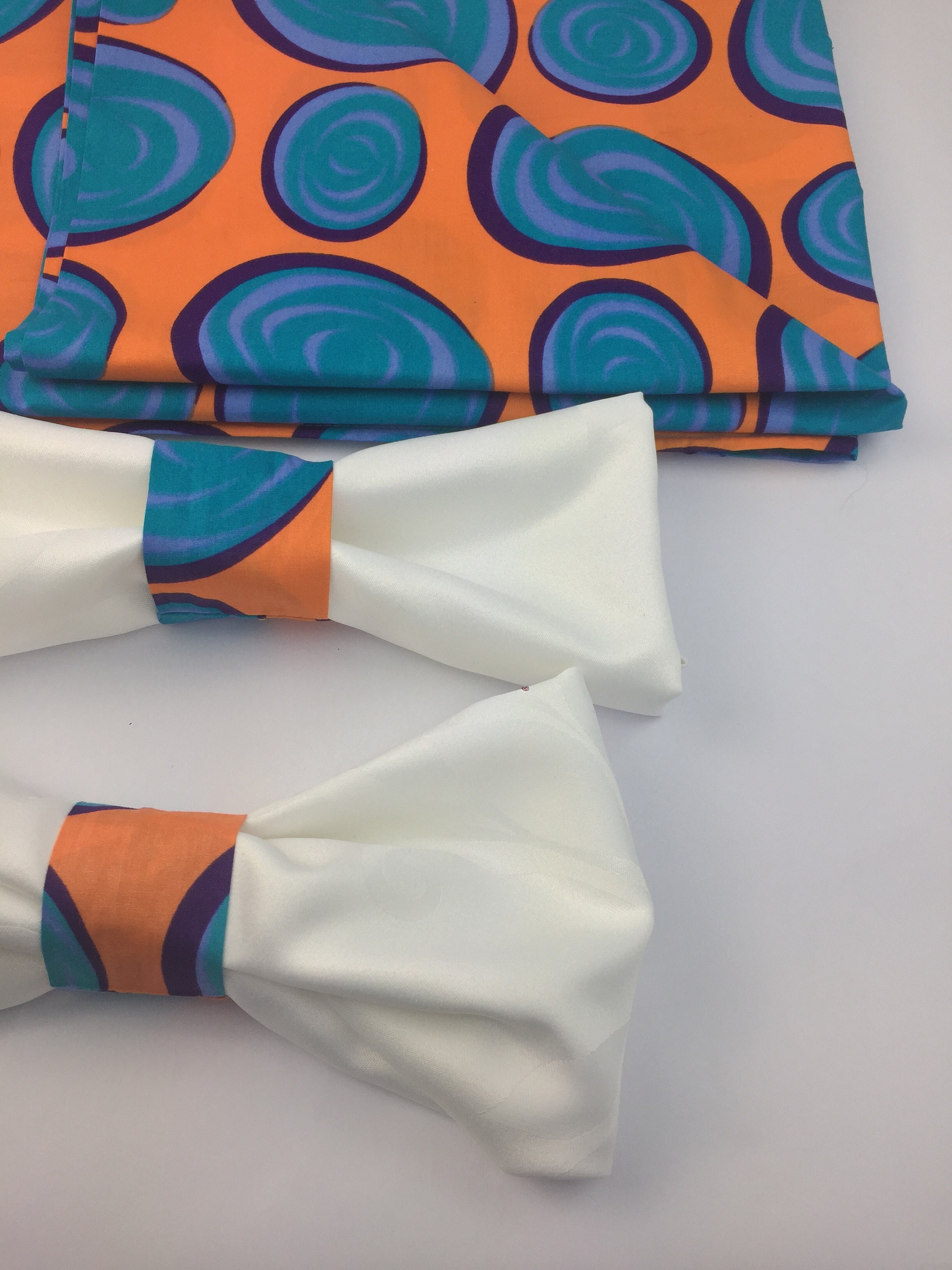 Ensemble de Table en Wax - 1 Nappe Tissus + 10 Ronds Serviette Assortis Ethnique Décoration Kemi