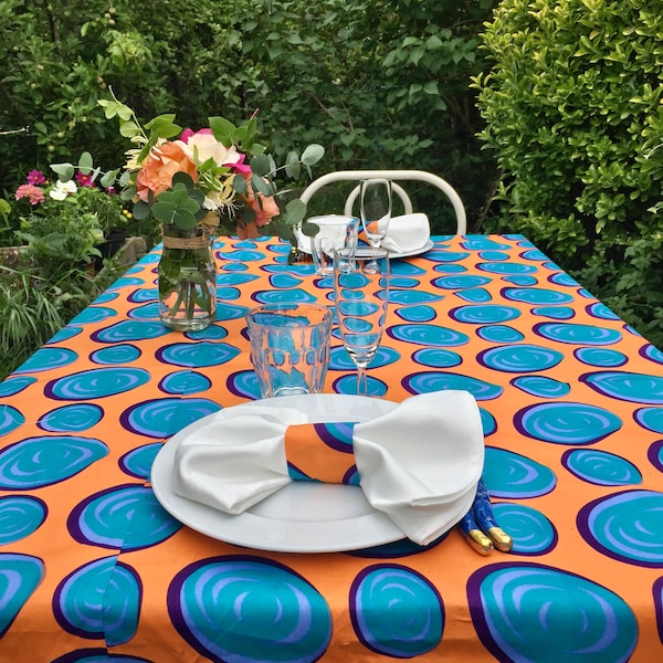 Nappe Africaine en wax - Nappe de table et ronds de serviette à motifs géométriques orange et bleu - Décoration de table art abstrait