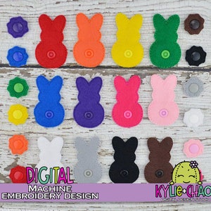 Peut inclure: Une collection de formes de lapins en feutre colorées avec des boutons, ainsi que des boutons en forme de fleurs. Les lapins sont de différentes couleurs, notamment rouge, orange, jaune, vert, bleu, violet, rose, blanc, gris, noir et marron. L'image contient le texte "DIGITAL MACHINE EMBROIDERY DESIGN".
