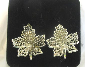 Filigree Silvertone SARAH COV 1970's maple leaf earrings. 1" x 1 1/2" clip-back leaves.  #2685