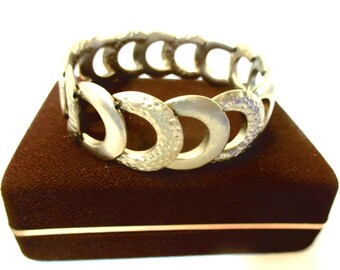 Liz Claiborne stretch bracelet, matte and hammered goldtone finish. Crescent shaped links. Signed LC. Excellent shape.Estate sale find #2525