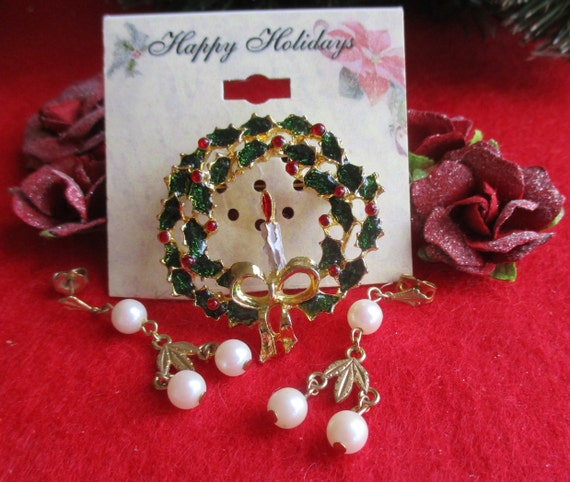 Vintage Holly Wreath & drop earrings 2 pc Set: En… - image 1