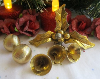 Goldtone Holly- Bells 2 pc Set: Designer "Jeanne" Holly/berries Brooch, brushed gold pierced earrings. Christmas. Estate sale jewelry DS147