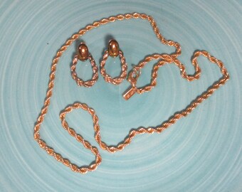 14KGP 20" twist chain necklace, complementary pierced twist chain drop earrings. Vintage. Estate sale items. R2008