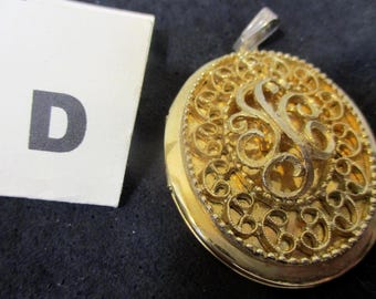 Vintage Lockets: 3 varied choices. Without chains. #G100