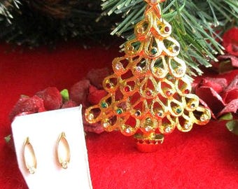 Rhinestone Goldtone Christmas Tree Brooch, Diamond pierced earrings. 2 pc set, Estate sale items  DS159