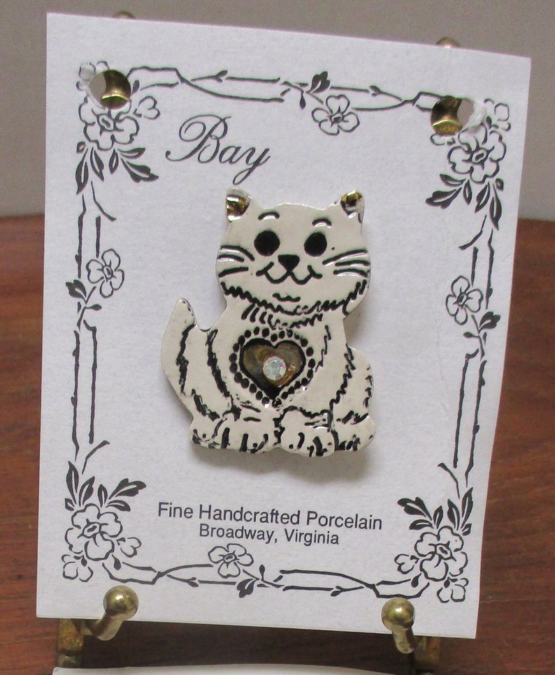 Porcelain Handcrafted Pin /& Post Earring Set from Bay Pottery Green-white Vintage estate sale jewelry MMS114R Purr-fect Kittens 2 pc set