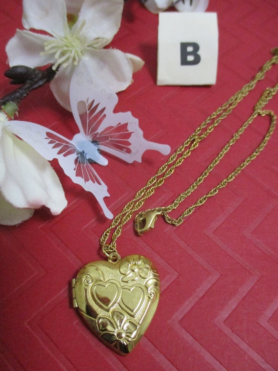 Vintage Heart Pendants/Chains: 6 Valentine Choice… - image 3