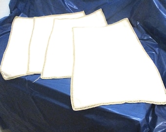 Vintage Linen Placemats Set of 4, Ecru Crocheted Edge (11x17), L121