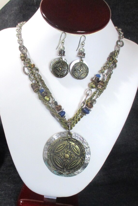 Vintage Ruby Rd Medallion /Statement Necklace & P… - image 1