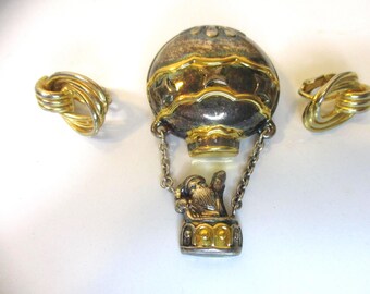 High-flying Santa in Hot Air Balloon Pendant/Pin, clip-back earrings. Signed Best product.  #2701