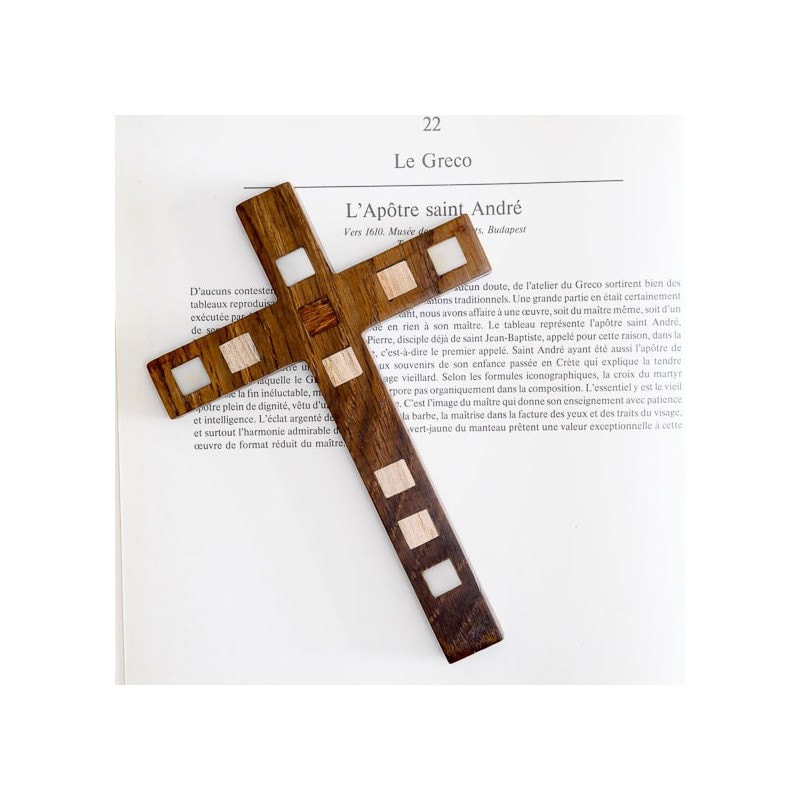 Croix en Chêne Ancien, Ivoire Végétale, Mimosa