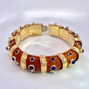 Pulsera de esmalte guilloché de 18 quilates con inserciones de lapislázuli